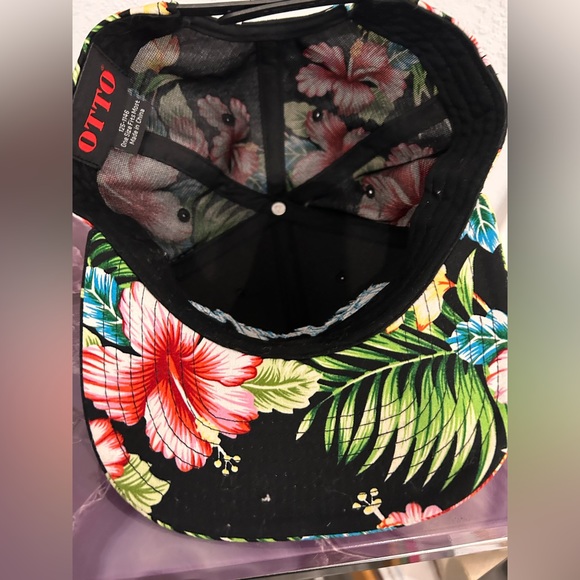 Yellowfin Gear Hawaiian floral snap back hat- like new - no tags - Picture 2 of 6